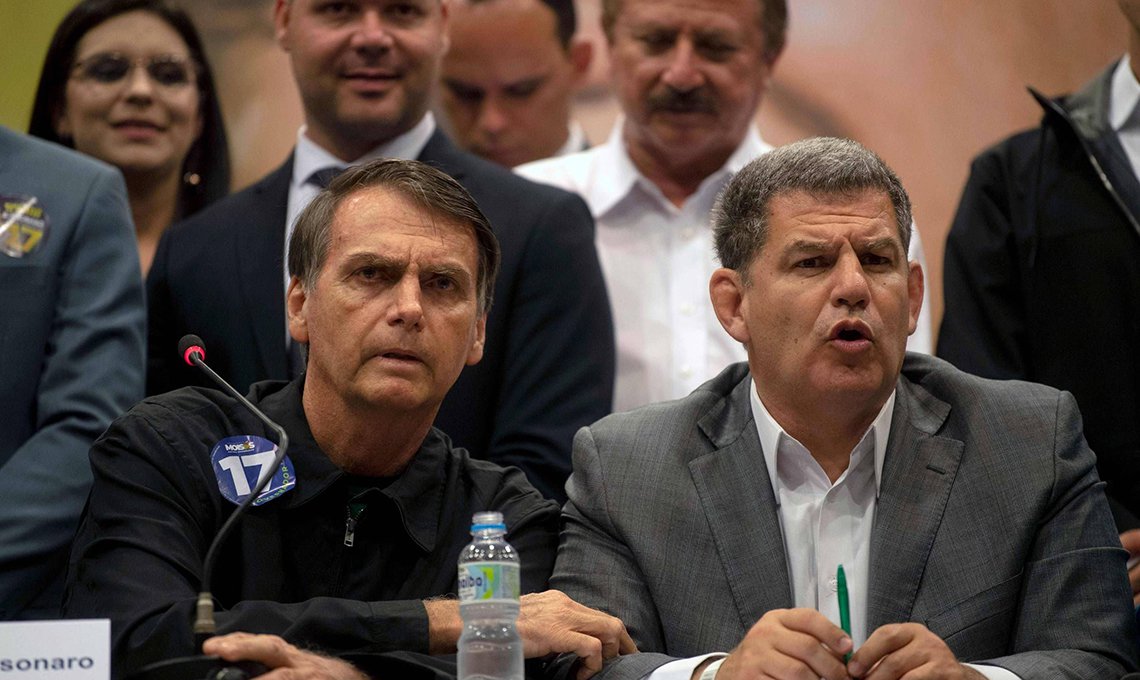 Bebianno diz a aliado ter “papéis e documentos” que podem atingir Bolsonaro