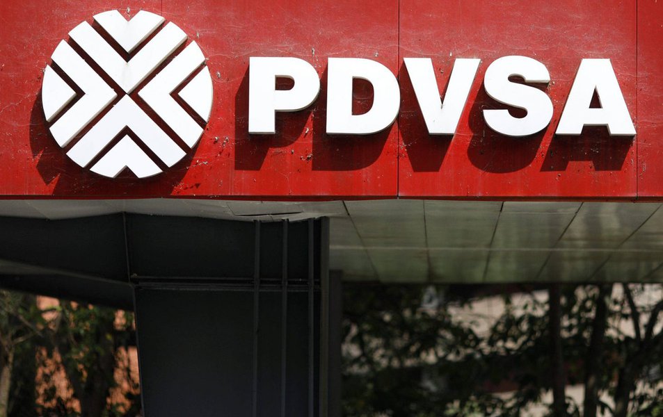 Banco russo Gazprombank congela contas da petroleira venezuelana PDVSA