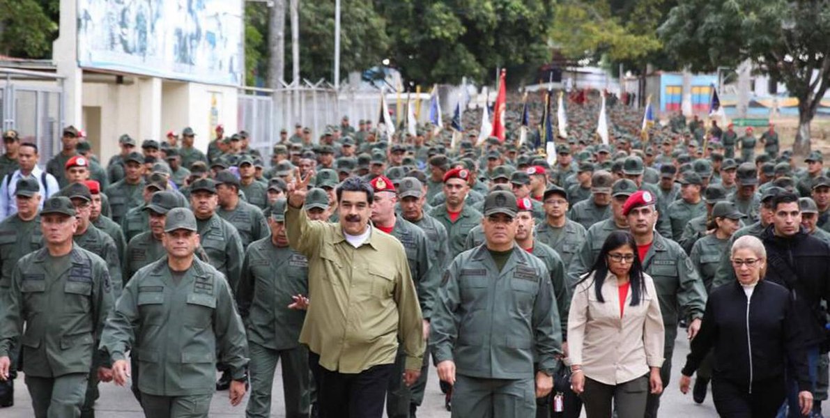Forças Armadas dizem que só reconhecem Maduro como presidente