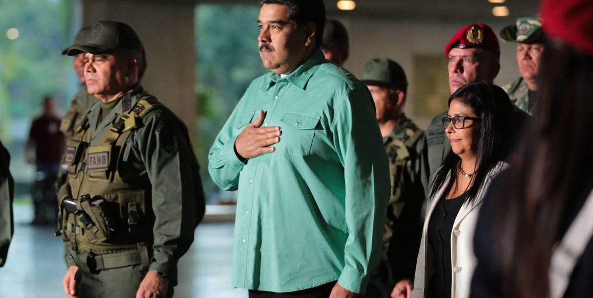 Em reunião com comando militar, Maduro destaca capacidade de defesa do país