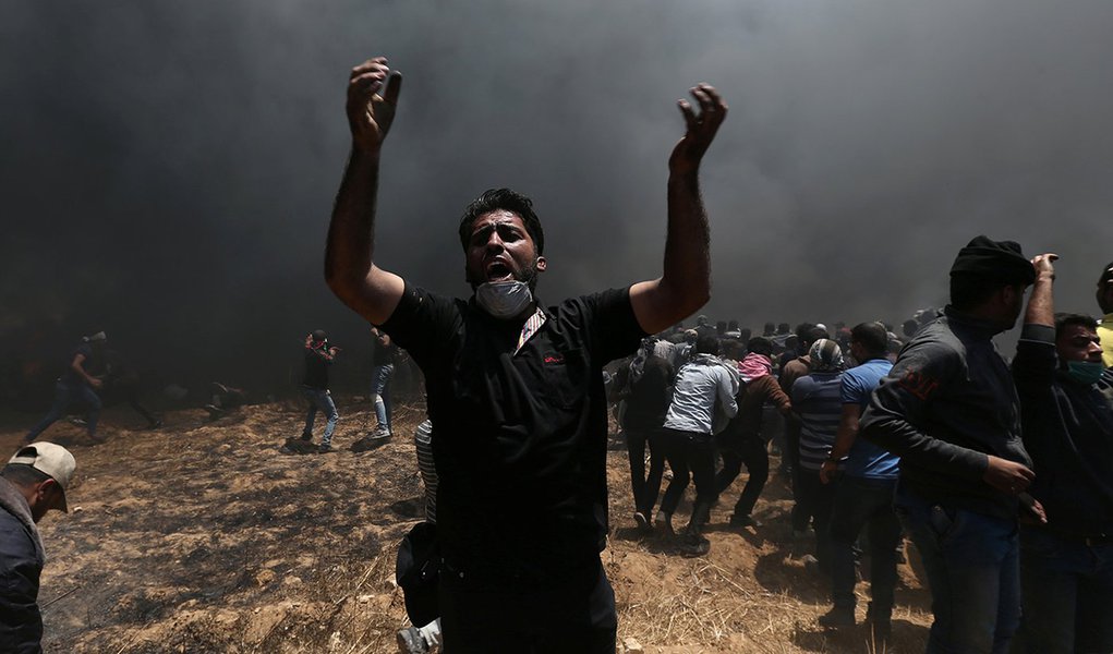 Israel volta a atacar manifestantes palestinos na Faixa de Gaza