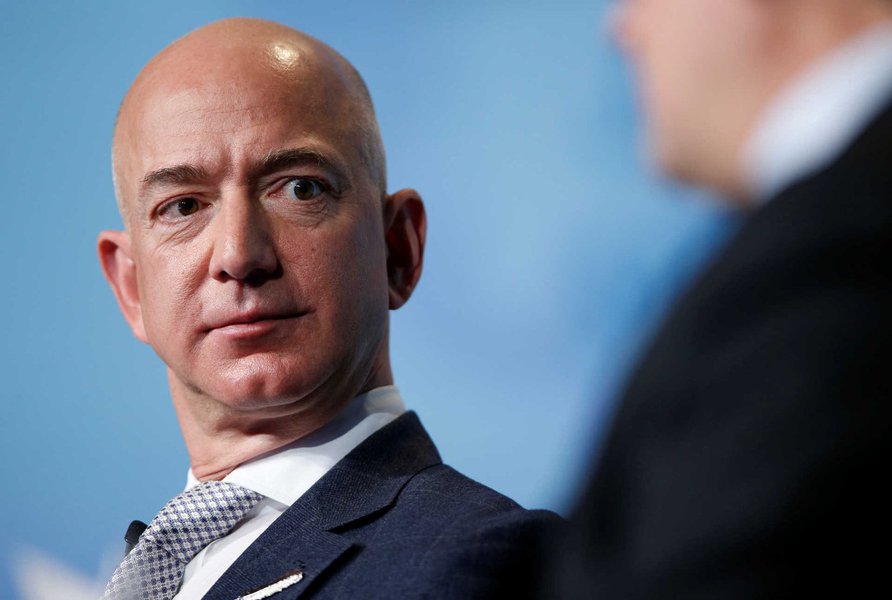 Jeff Bezos diz que dono do National Enquirer tentou chantageá-lo