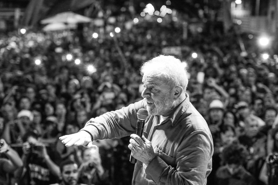 Crime de Lula foi ter posto o Brasil acima de tudo