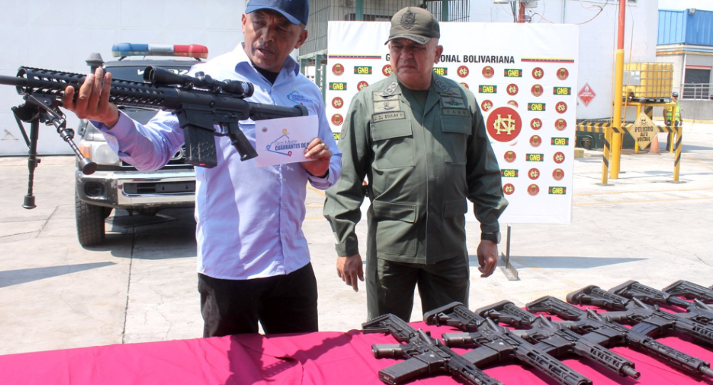 Polícia venezuelana apreende armamento dos EUA em aeroporto