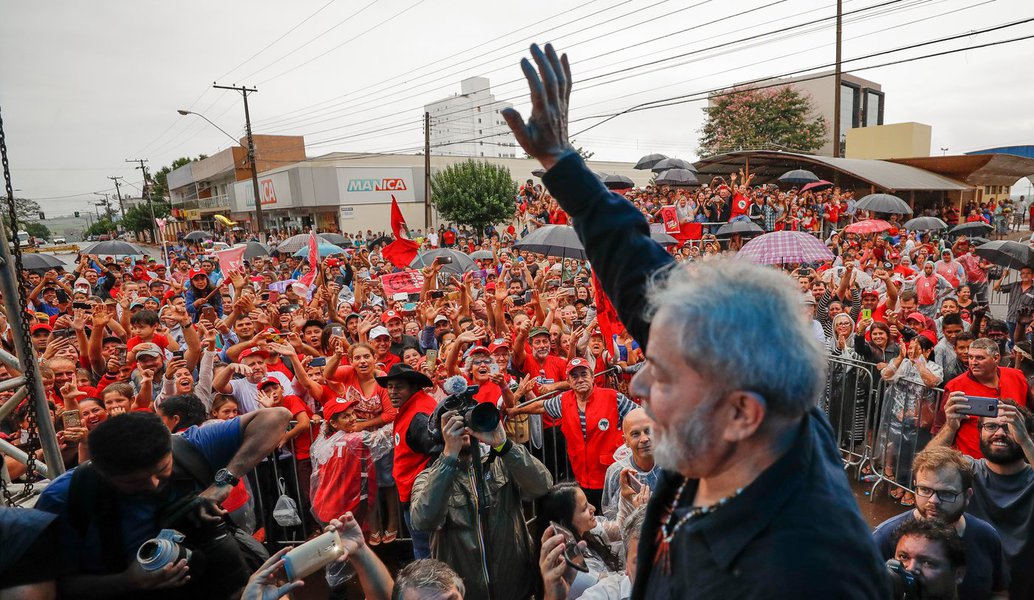 Lula apoia mobilização dos estudantes contra Bolsonaro