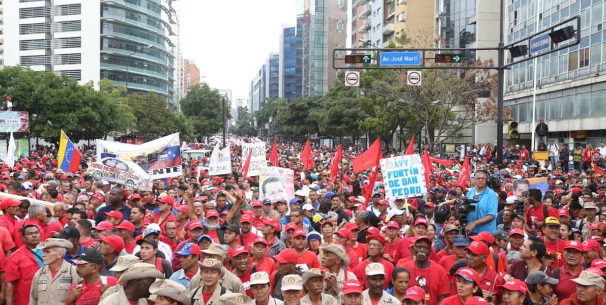 Em vão, Bolsonaro declara guerra à Venezuela