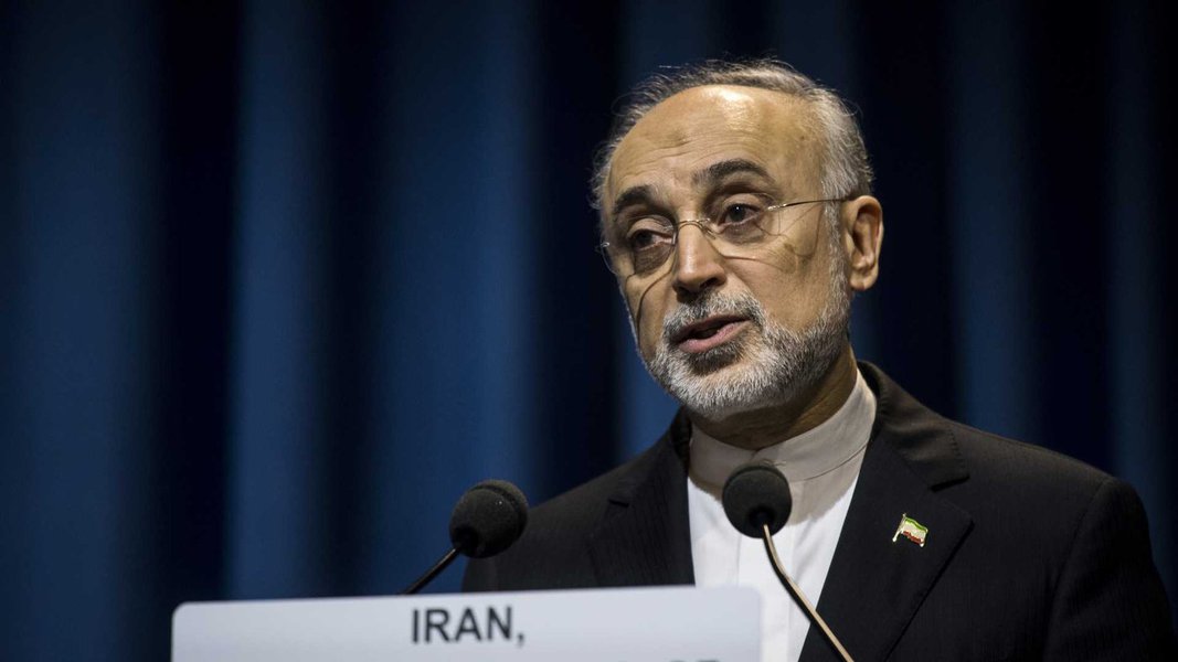 Irã cogita se retirar de acordo nuclear