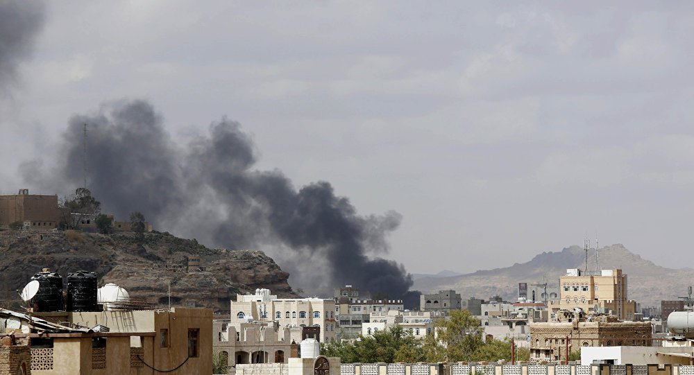 Arábia Saudita bombardeia capital do Iêmen