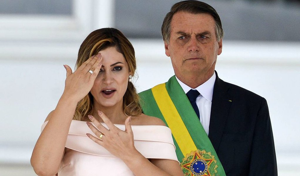 Petição repudia título de Cidadã de Fortaleza à primeira-dama Michelle Bolsonaro