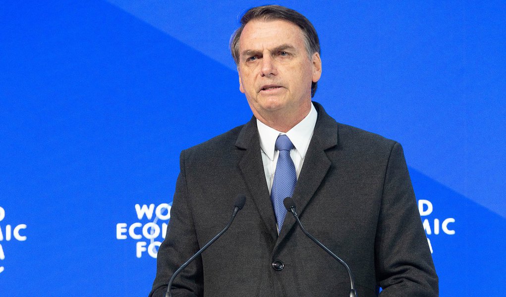 Bolsonaro faz discurso superficial e recheado de fake news em Davos