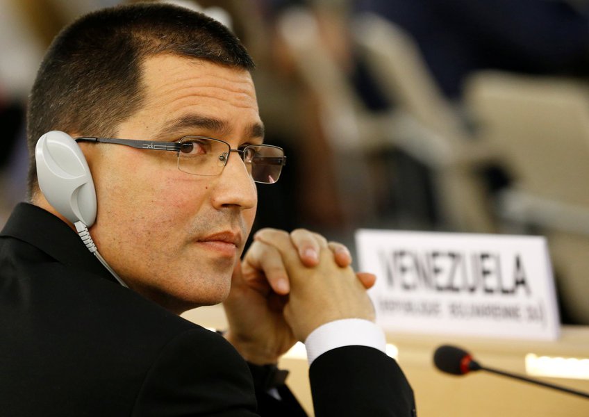 Chanceler venezuelano se reúne com ONU e firma compromisso pela paz