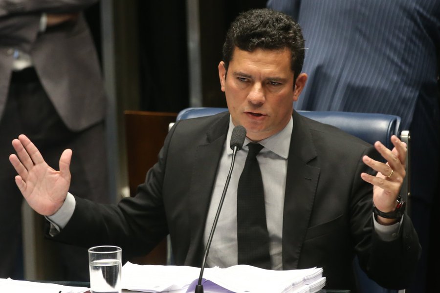 Mesmo diferente de sua proposta, Moro elogia decreto sobre armas de Bolsonaro