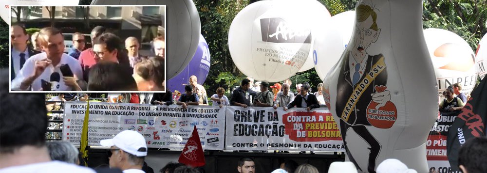 Bolsonaro agride repórter da Folha e pede “bom jornalismo”
