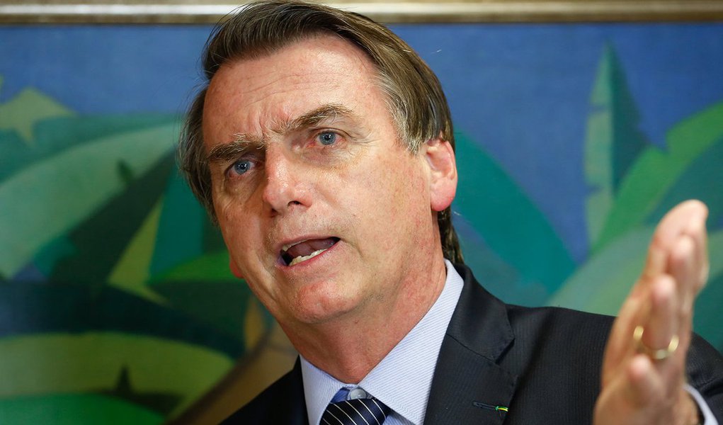 Acostumado a atacar imprensa, Bolsonaro diz que tem diferenças, mas que precisa da mídia