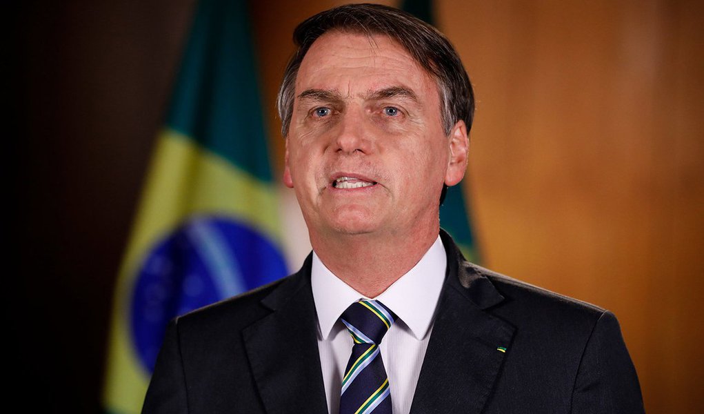 Folha: Bolsonaro promove algazarra autoritária