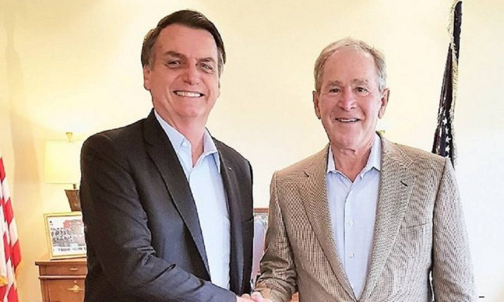 Bolsonaro 'se convidou' para foto com Bush; americano não sabia do encontro