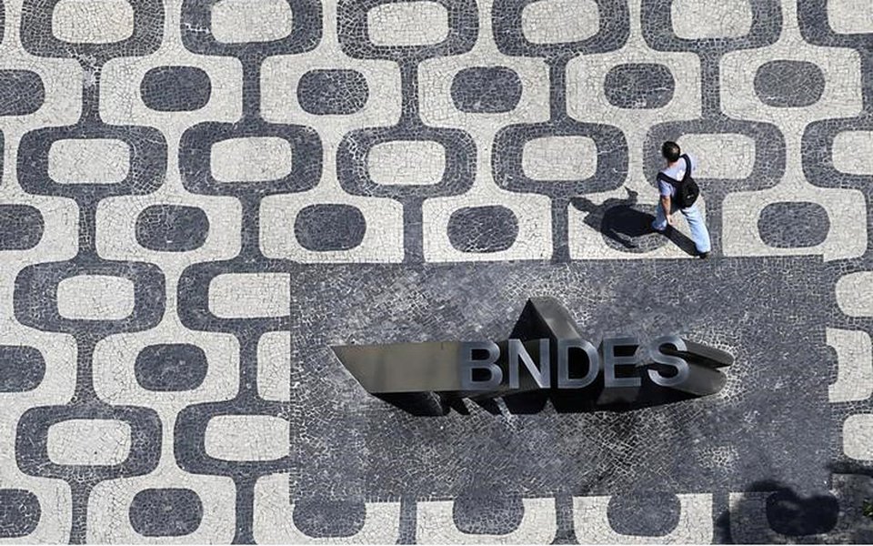 Desmonte do BNDES precariza infraestrutura e pode ampliar desigualdades