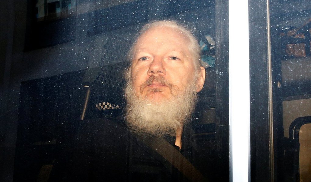 Wikileaks libera todos os documentos secretos após prisão de Julian Assange