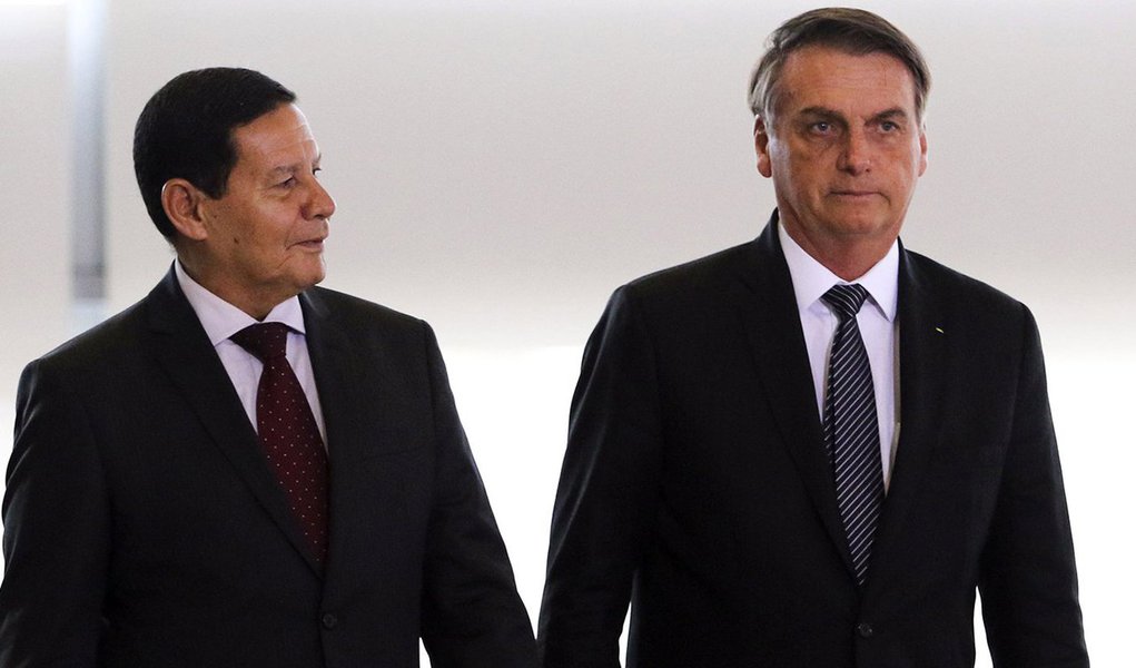Mercado solta pesquisa que prepara o golpe contra Bolsonaro