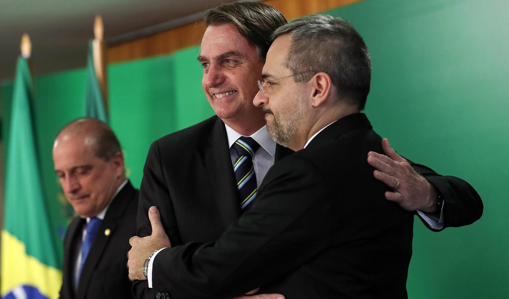 Weintraub destruiu a pesquisa no Brasil, diz cientista