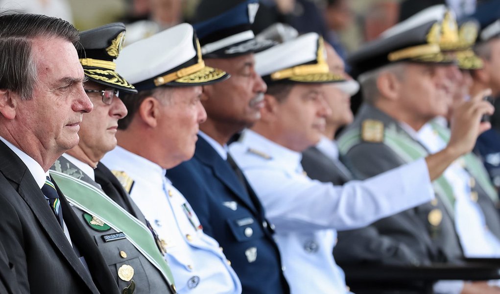 General nomeado por Bolsonaro diz que Legislativo e Judiciário 'desestabilizam' governo