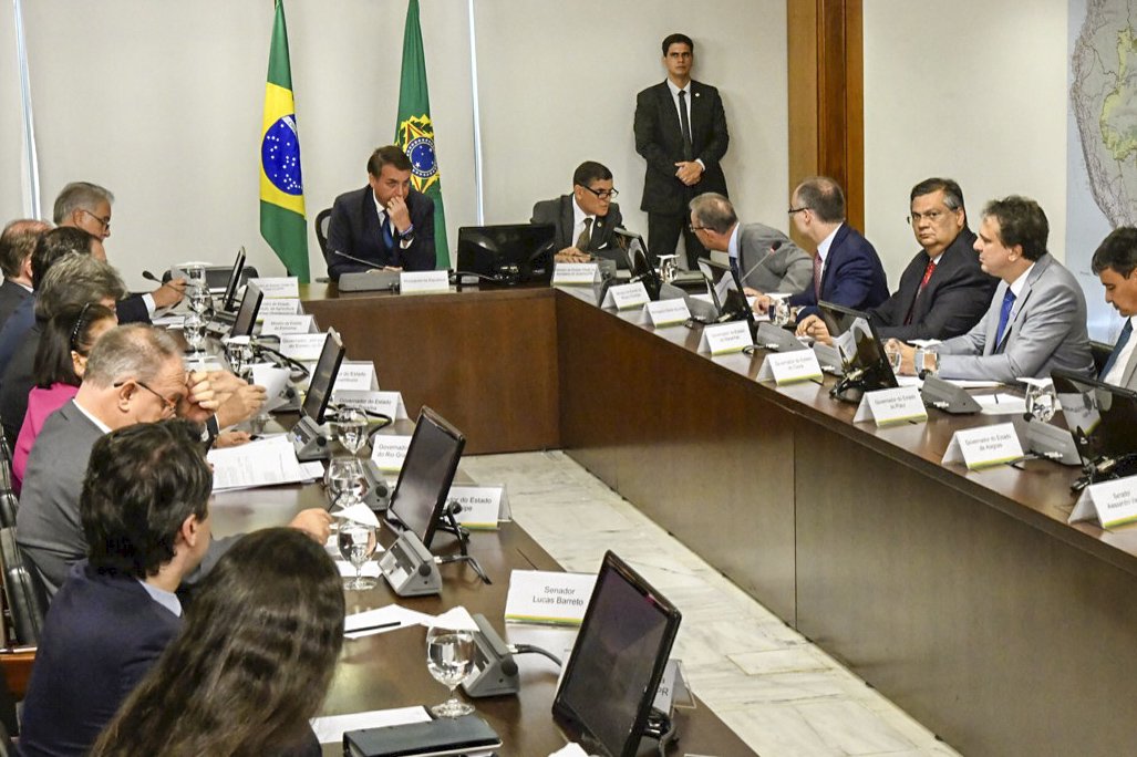 Governadores do Nordeste pedem a Bolsonaro revisão do corte de universidades