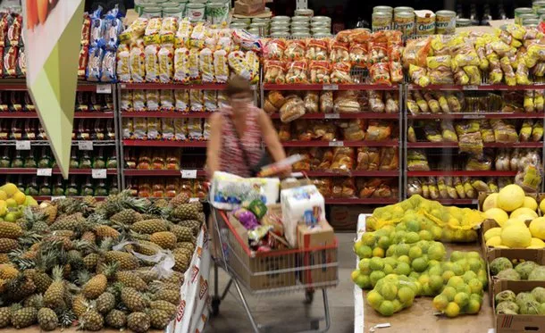 Inflação de agosto apresenta queda de 0,11% em 2025, diz IBGE