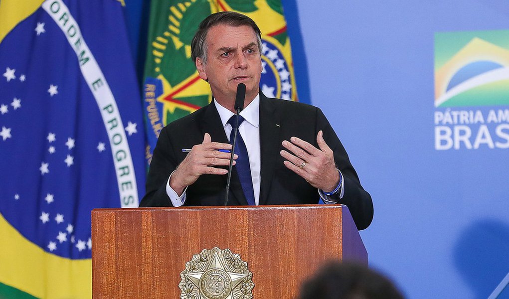 Bolsonaro tenta autogolpe com cerco ao Congresso e Judiciário