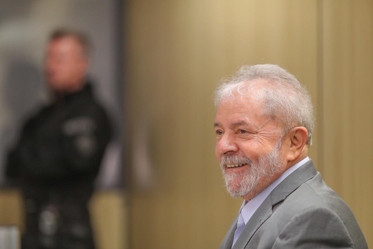 Policiais e bombeiros divulgam nota pela liberdade de Lula