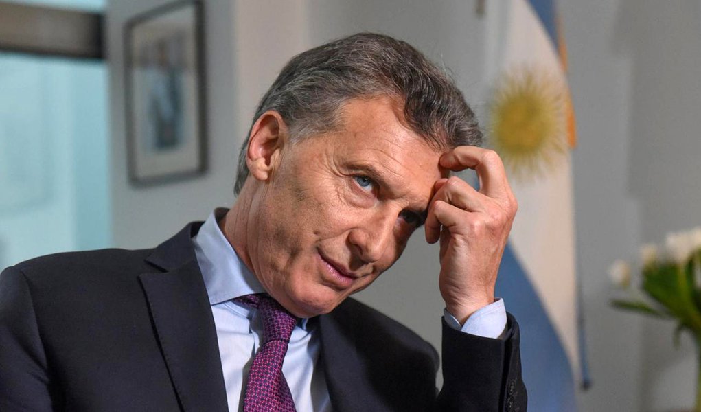 Macri quer chamar Cristina Kirchner para negociar governabilidade