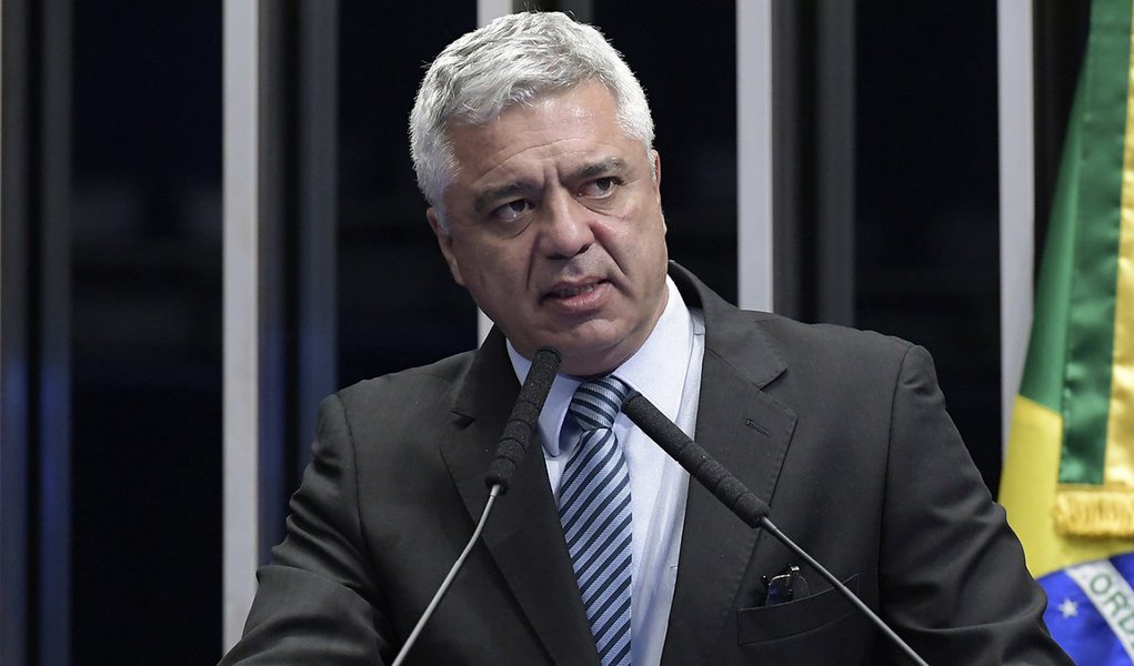 Líder do PSL desobedece Bolsonaro e insiste na volta do Coaf para Moro
