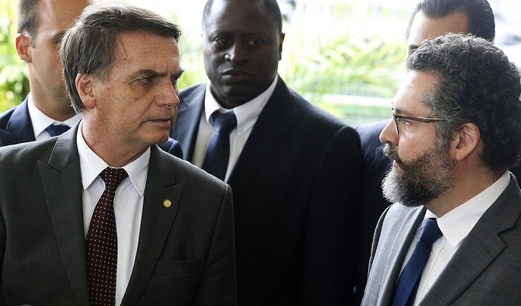 Bolsonaro deve nomear mais um militar para o governo, desta vez na Apex