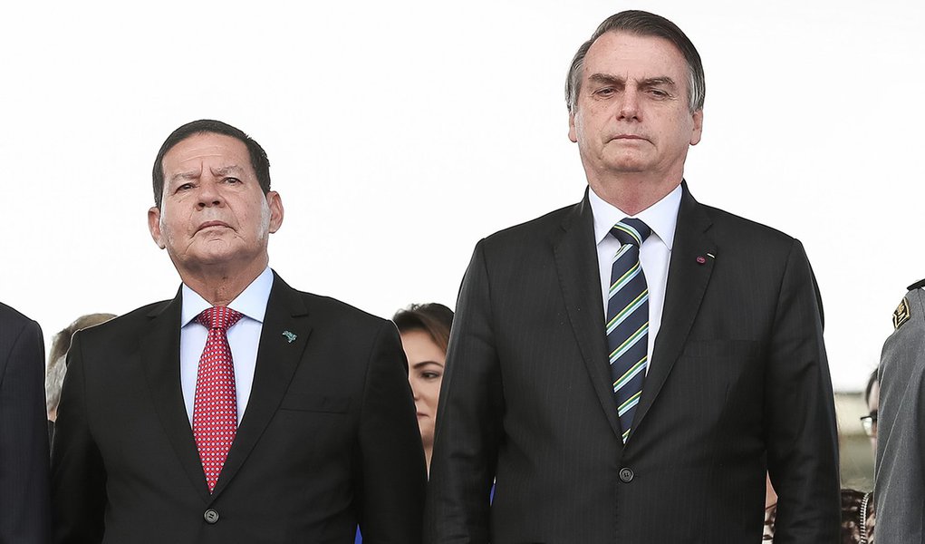 Bolsonaro diz que Mourão é 'uma sombra que não se guia de acordo com o sol'