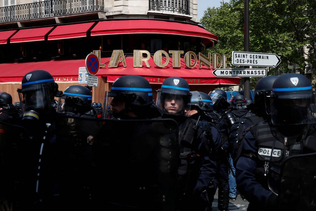 Mais de 300 são presos no Primeiro de Maio em Paris
