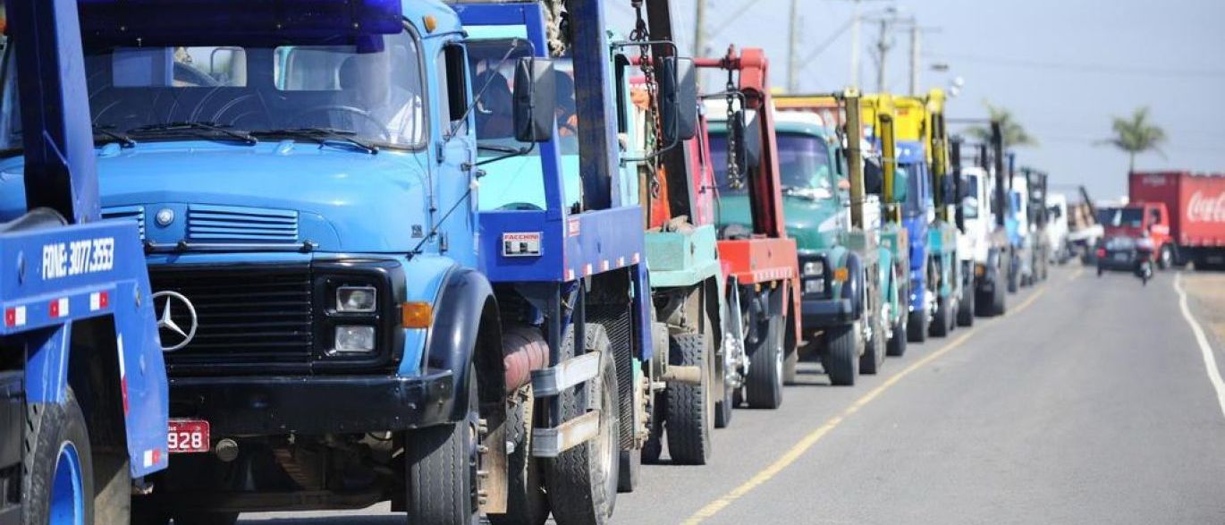 Após diesel subir mais de 10%, governo atualiza tabela de frete dos caminhoneiros