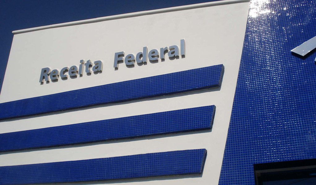 Arrecadação federal cai 0,58% em março, diz Receita