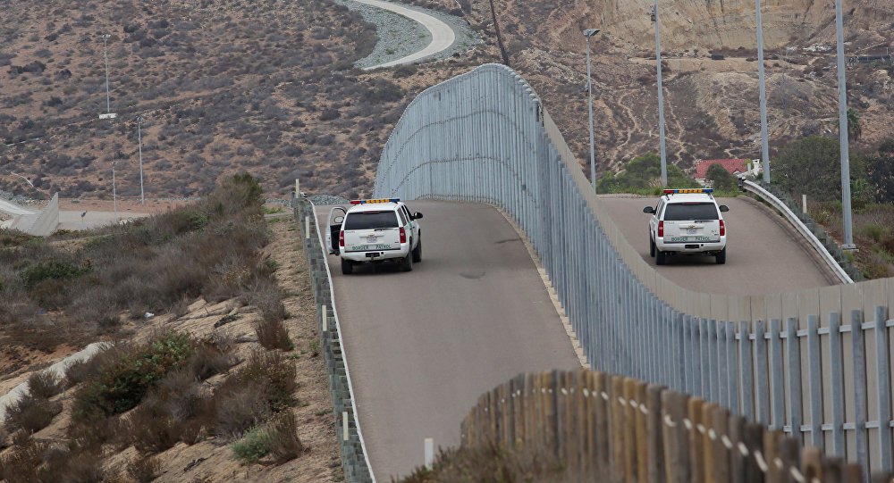 Trump anuncia que enviará soldados armados para fronteira com o México
