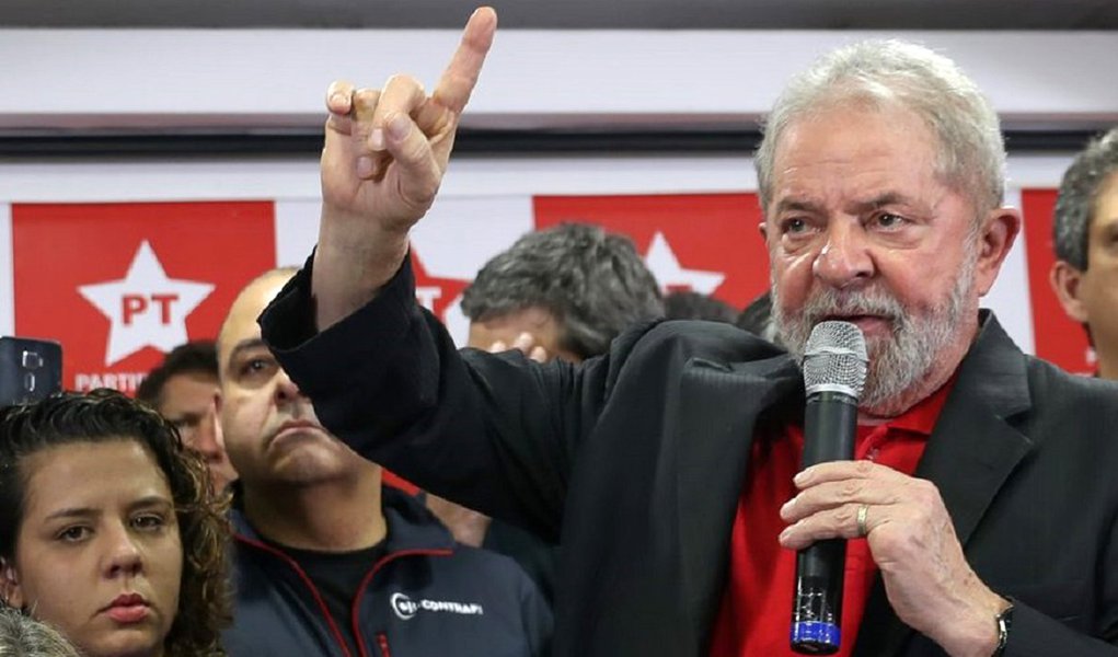Lula questiona: por que têm tanto medo de Lula Livre?