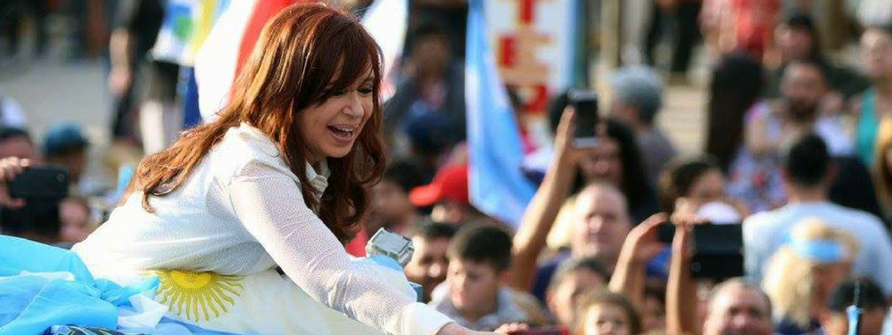 Alvo de perseguição judicial, Cristina lidera sucessão na Argentina