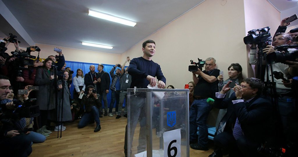 Humorista Zelensky ganha eleições presidenciais na Ucrânia