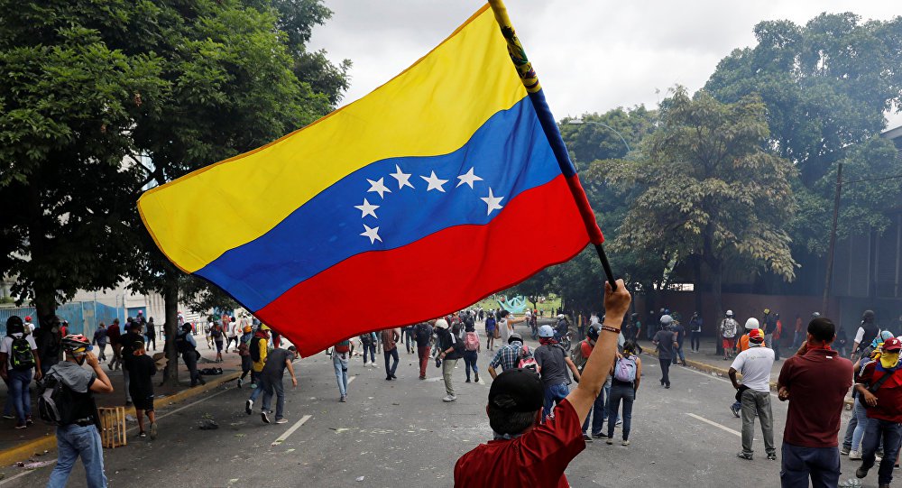 Rússia pede que EUA sigam 'longe do gatilho' por guerra na Venezuela
