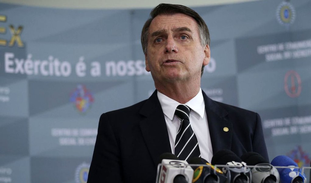 Após insuflar apoiadores, Bolsonaro tenta blindar STF em manifestação