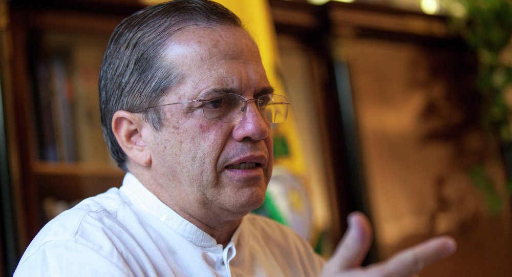 Ex-chanceler do Equador sai do país para não ser preso por Lenín Moreno