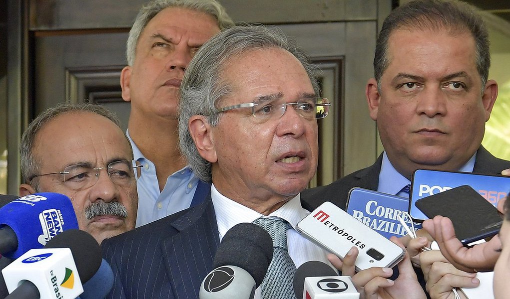 Guedes justifica cortes no Censo 2020: 'tem muita coisa sem importância'
