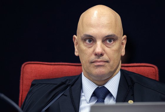 Moraes mantém bloqueio do X e exige pagamento de multas