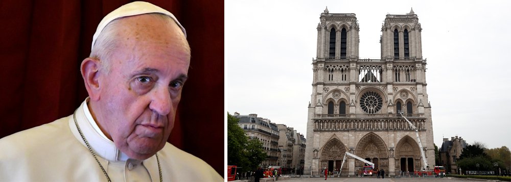 Papa pede que tristeza se transforme em esperança com reconstrução de Notre-Dame