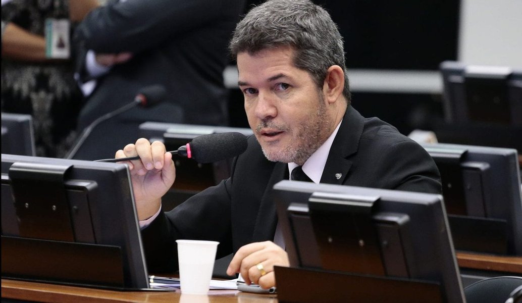 Se Flávio cometeu erro, tem que responder, diz líder do PSL na Câmara