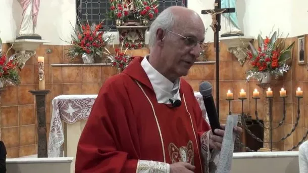 Bolsonarista ameaça Padre Júlio Lancellotti de morte: "vai comer grama pela raiz"