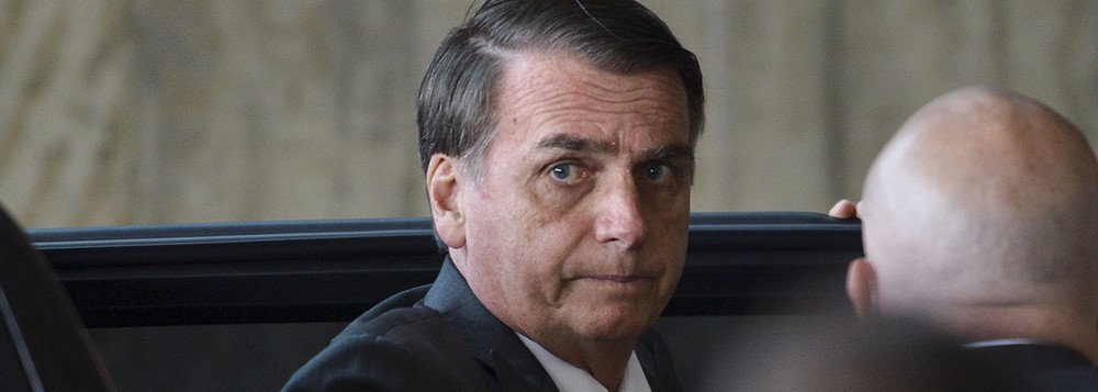 Bolsonaro nega a política e será negado por ela