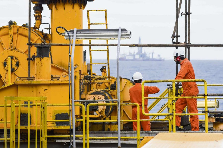 Petroleiros: venda da transportadora de gás da Petrobras é ilegal e será questionada